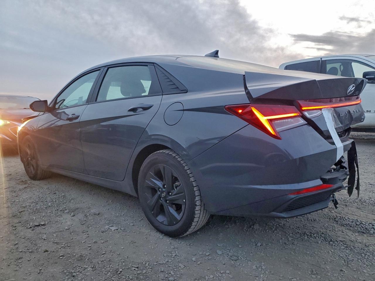 2023 HYUNDAI ELANTRA BLUE photo 4