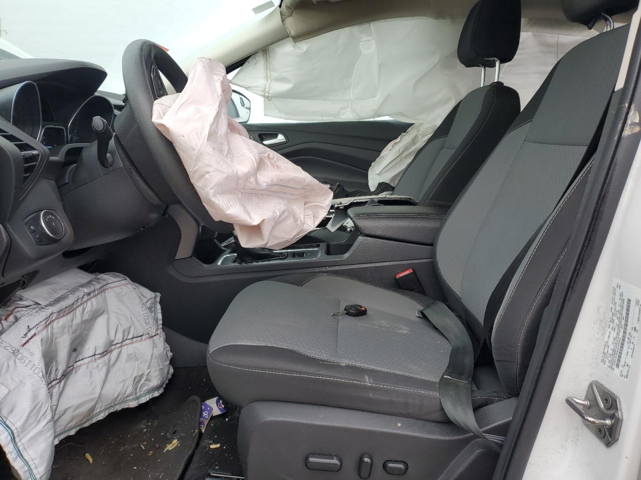 2017 FORD ESCAPE SE photo 13