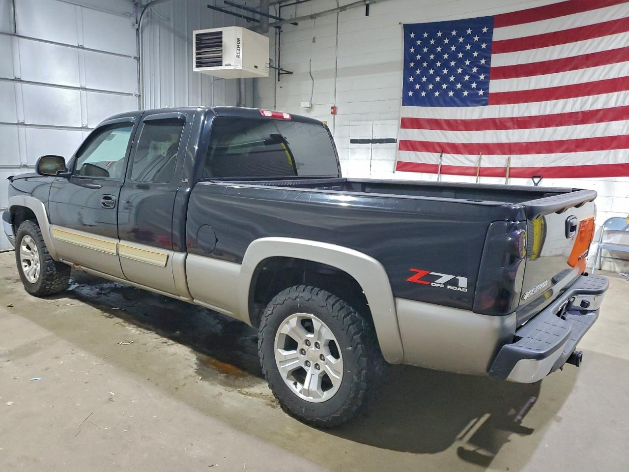 2003 CHEVROLET SILVERADO K1500 photo 2