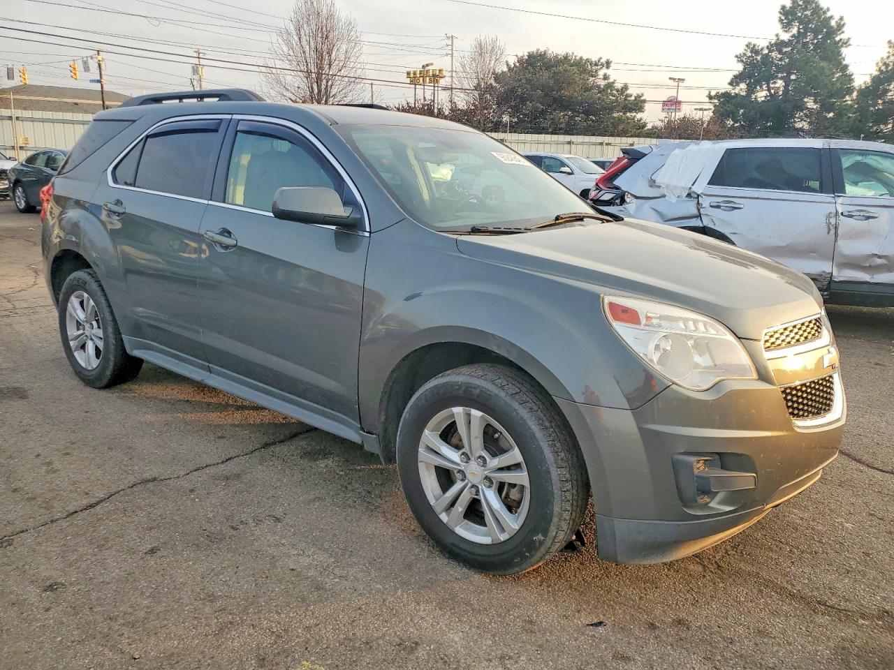 2013 CHEVROLET EQUINOX LT photo 4