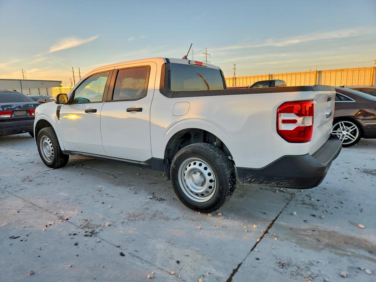 2024 FORD MAVERICK XL photo 3