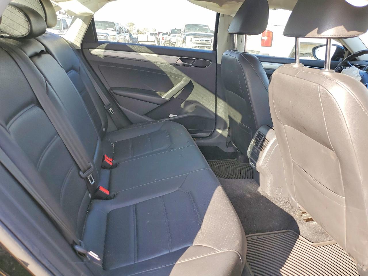 2019 VOLKSWAGEN PASSAT WOLFSBURG photo 10
