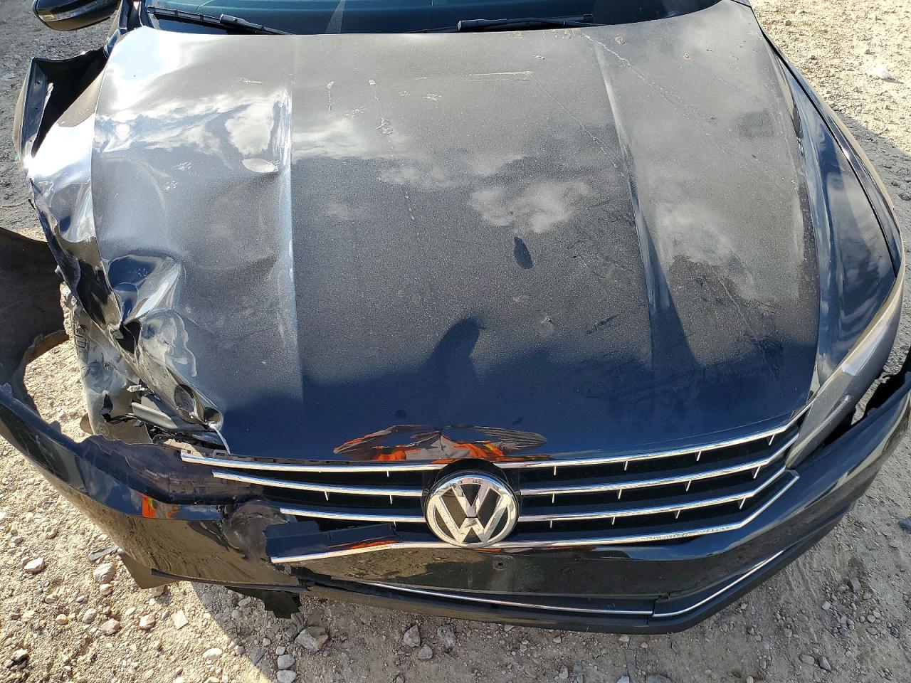 2019 VOLKSWAGEN PASSAT WOLFSBURG photo 11