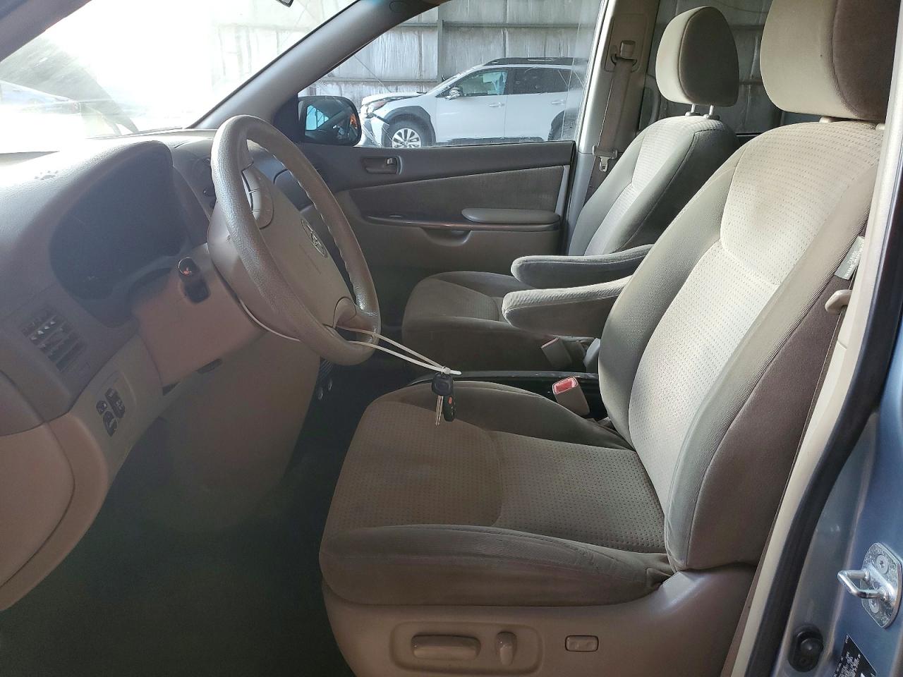 2009 TOYOTA SIENNA CE photo 7
