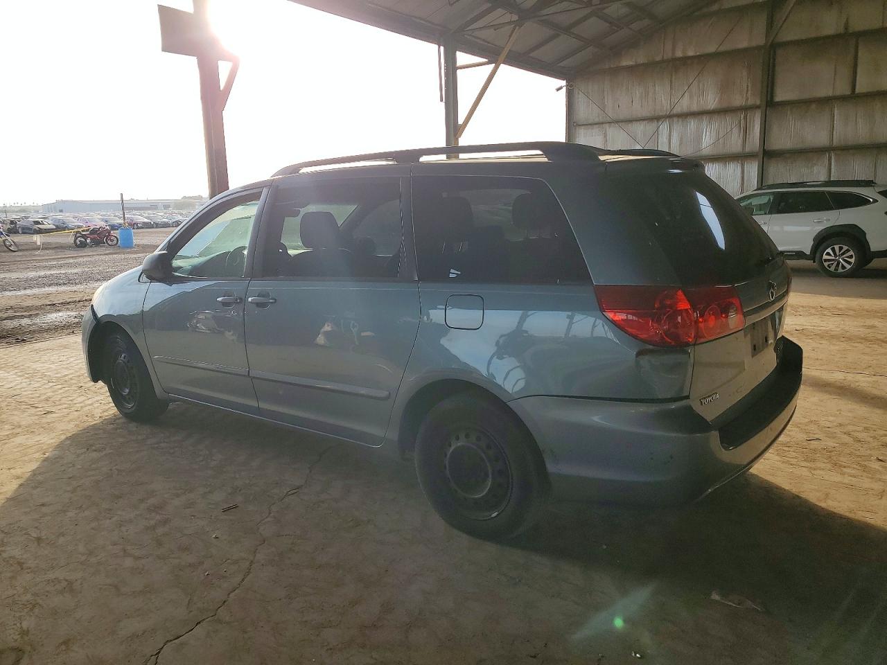 2009 TOYOTA SIENNA CE photo 2