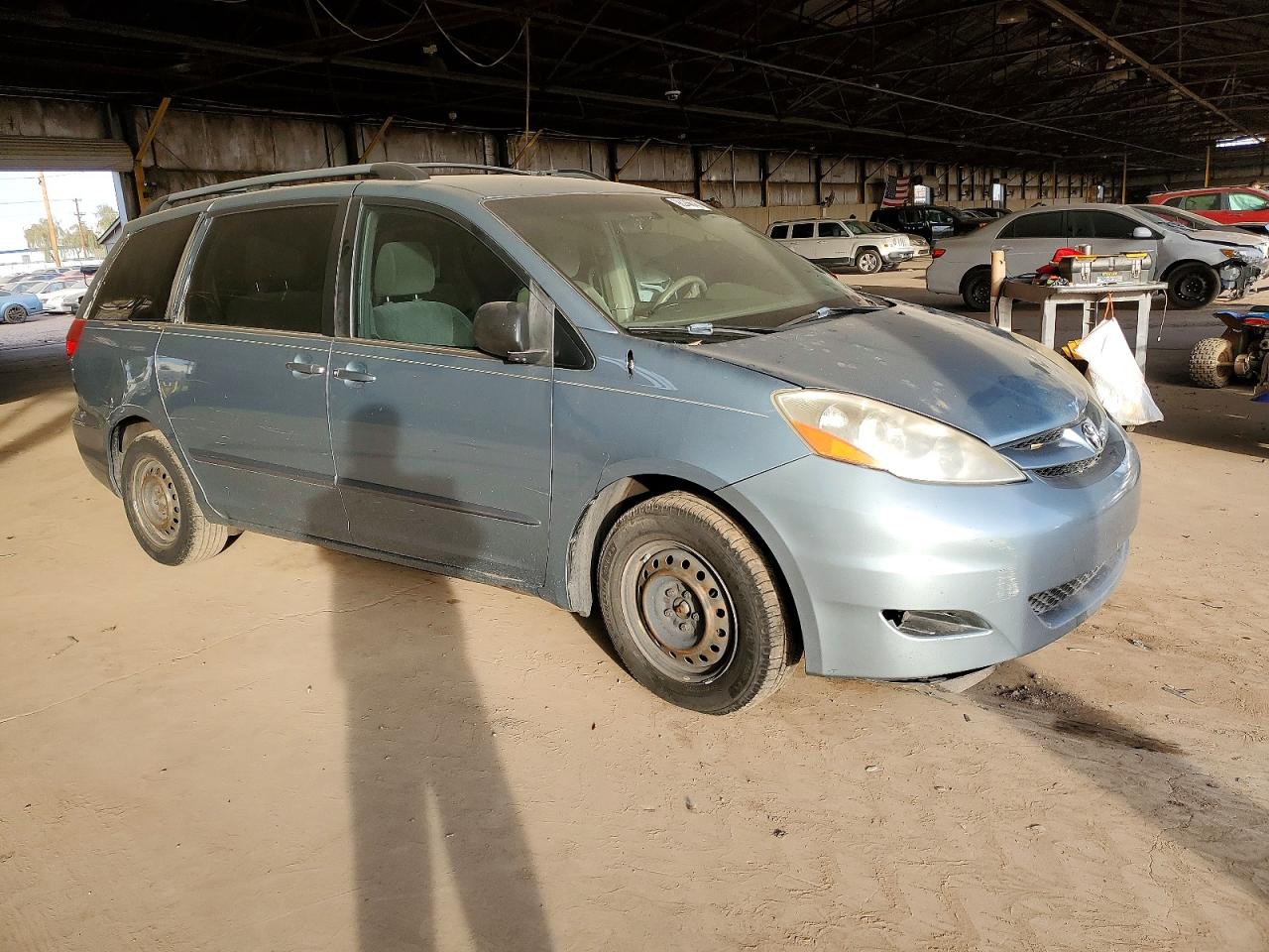 2009 TOYOTA SIENNA CE photo 4