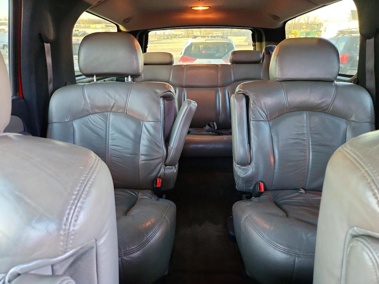 2002 CHEVROLET SUBURBAN K1500 photo 10