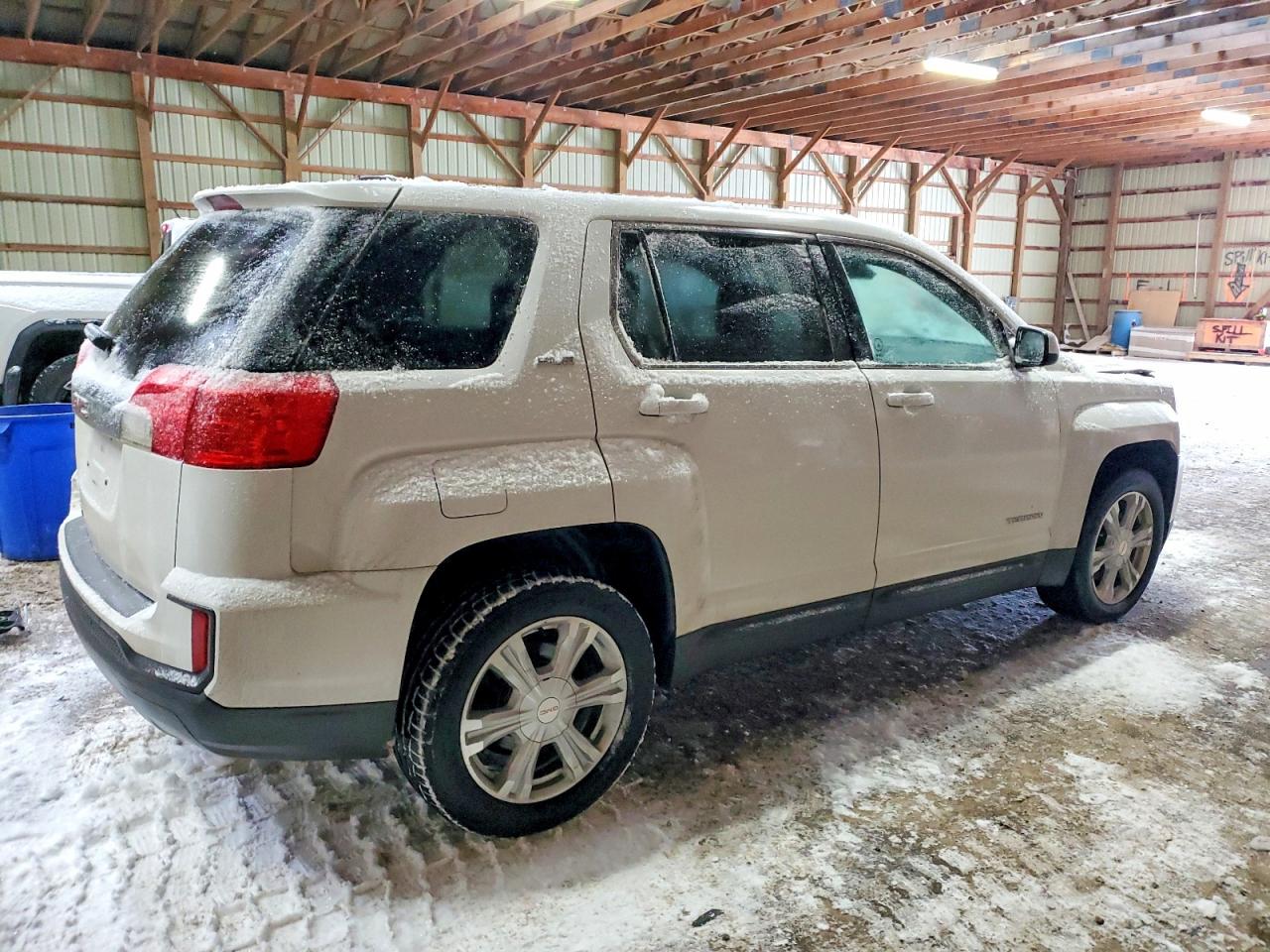 2017 GMC TERRAIN SLE photo 3