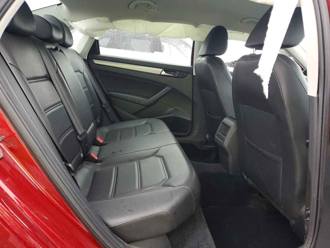 2015 VOLKSWAGEN PASSAT S photo 10