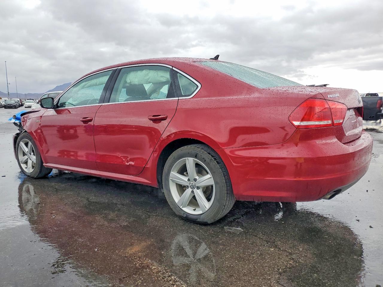 2015 VOLKSWAGEN PASSAT S photo 2