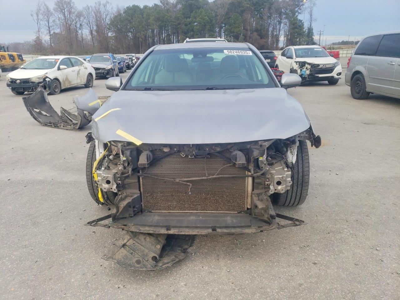 2019 TOYOTA CAMRY SE photo 5