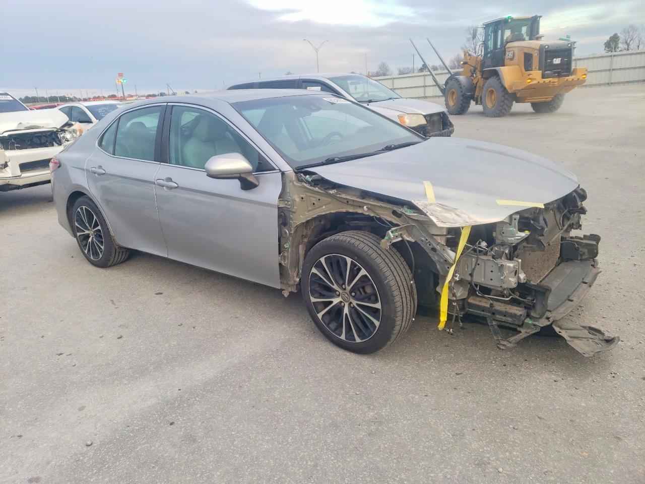 2019 TOYOTA CAMRY SE photo 4