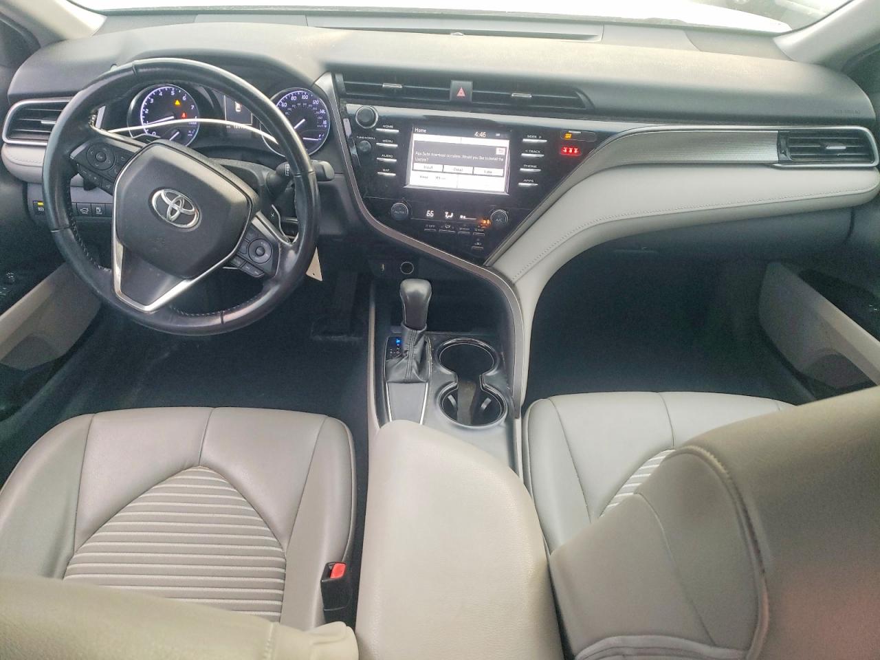 2019 TOYOTA CAMRY SE photo 8