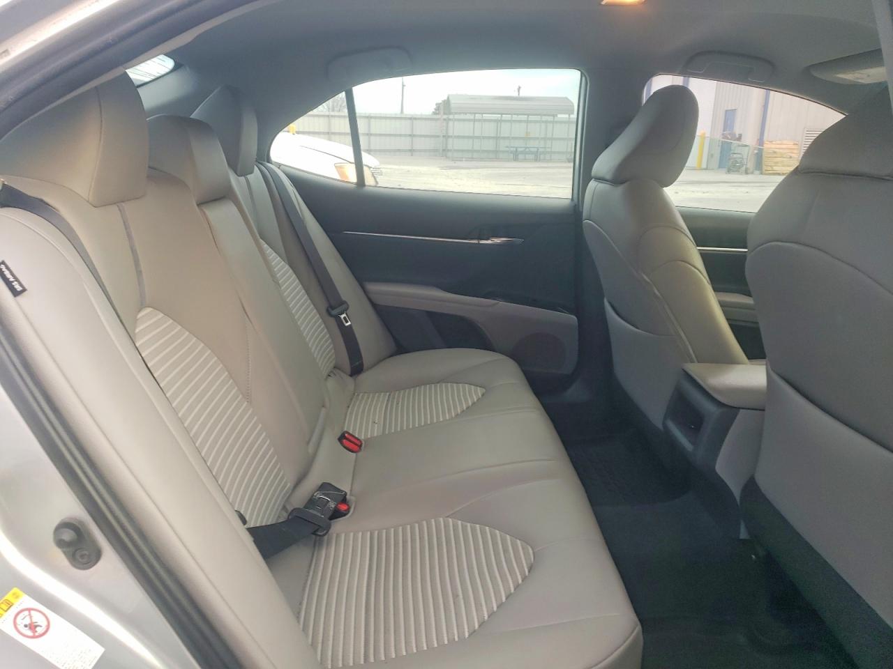 2019 TOYOTA CAMRY SE photo 10