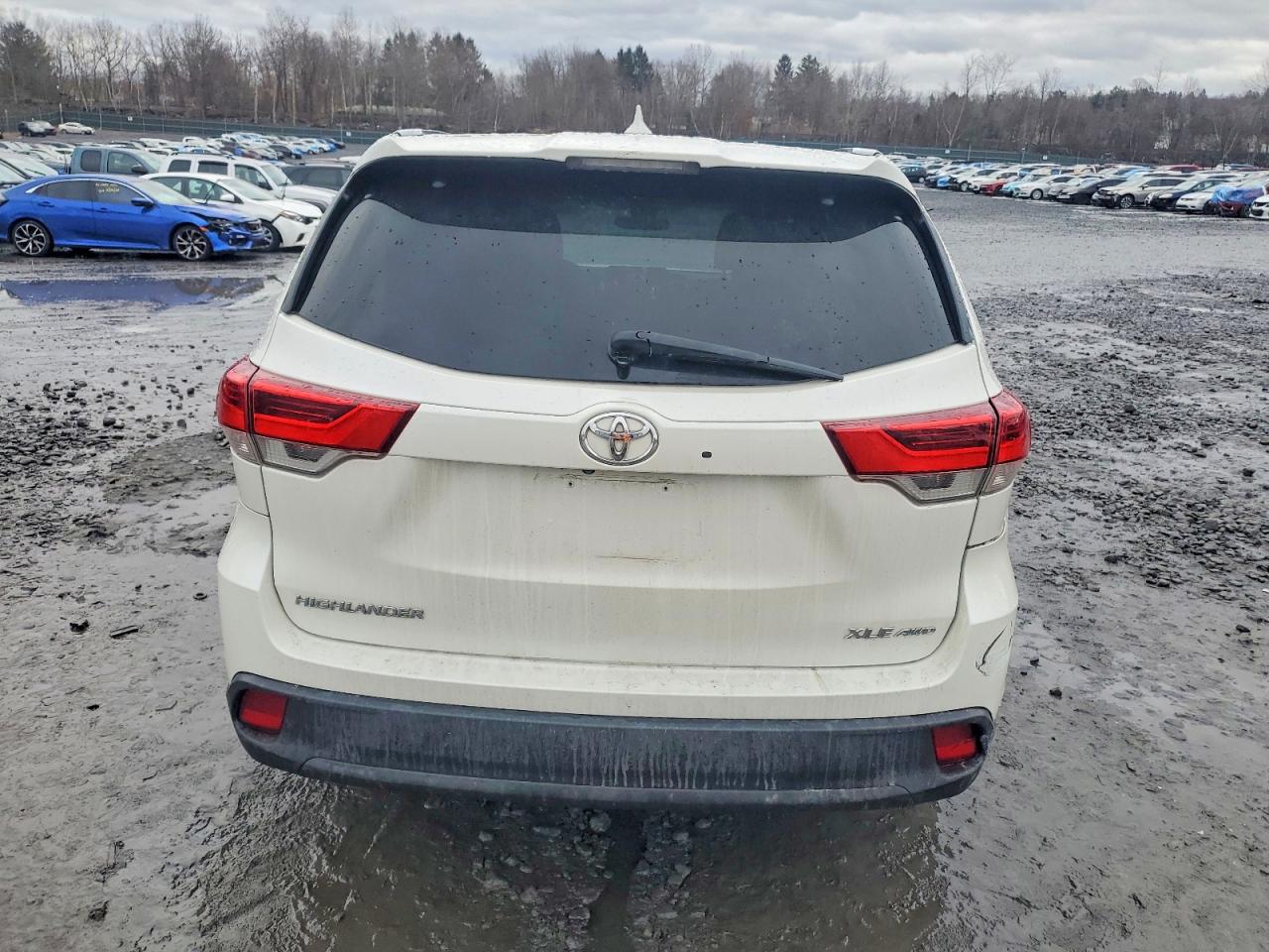 2019 TOYOTA HIGHLANDER SE photo 6