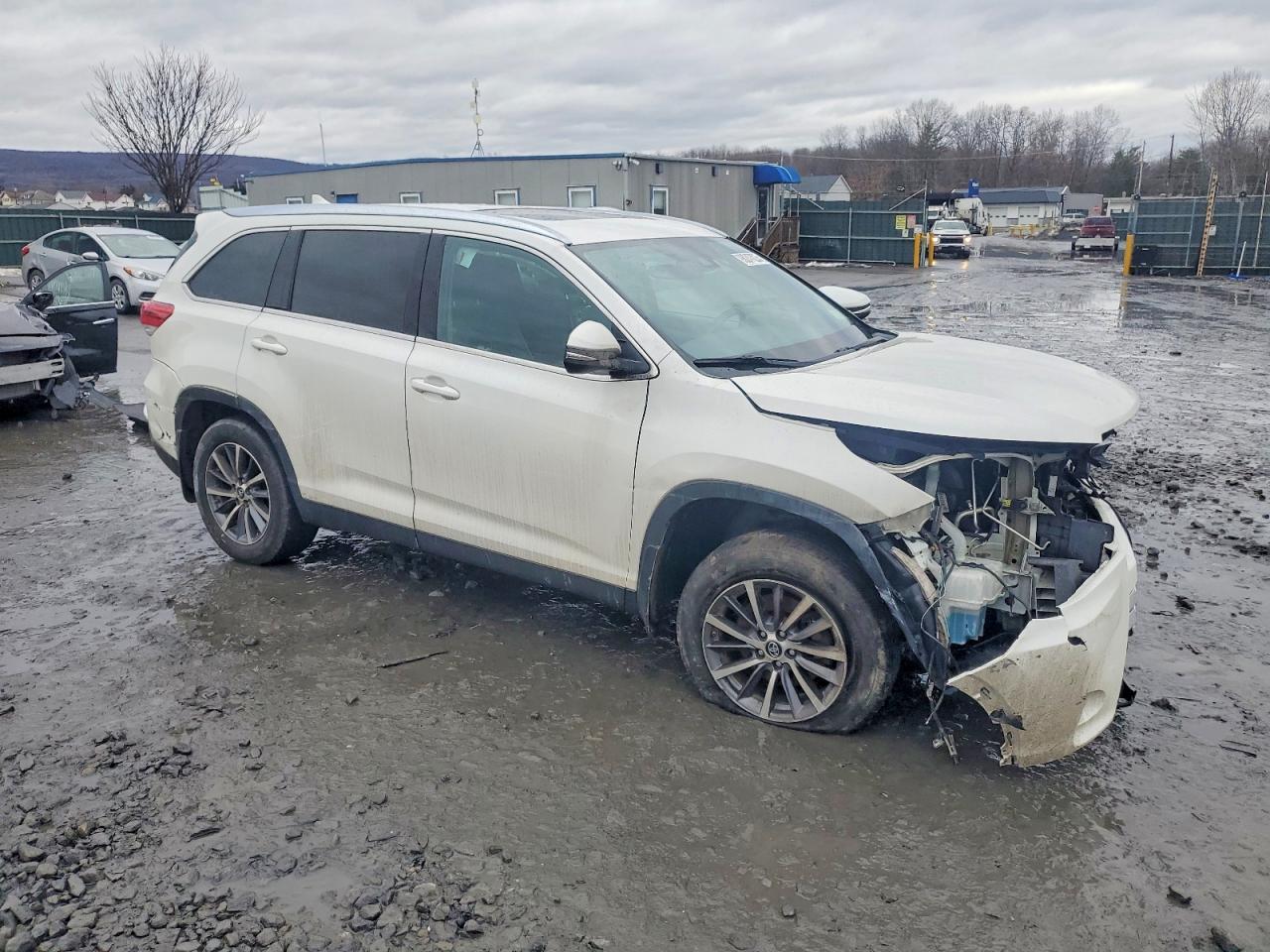2019 TOYOTA HIGHLANDER SE photo 4