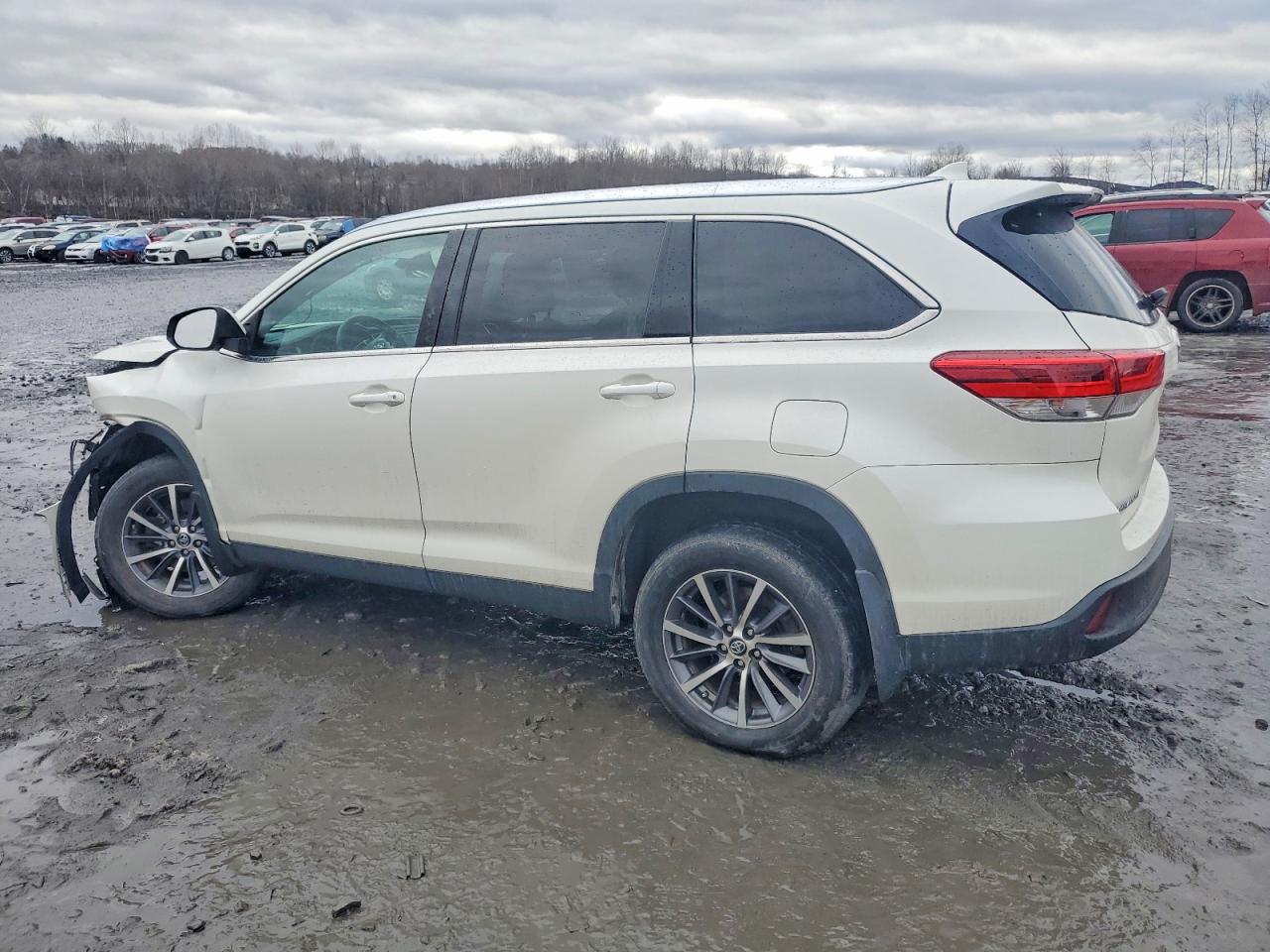 2019 TOYOTA HIGHLANDER SE photo 2