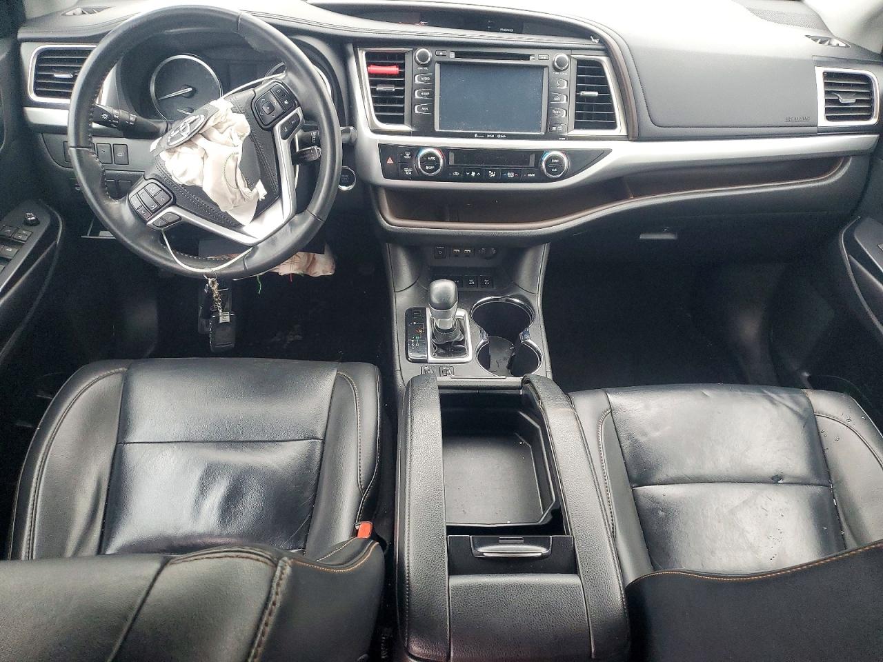 2019 TOYOTA HIGHLANDER SE photo 8