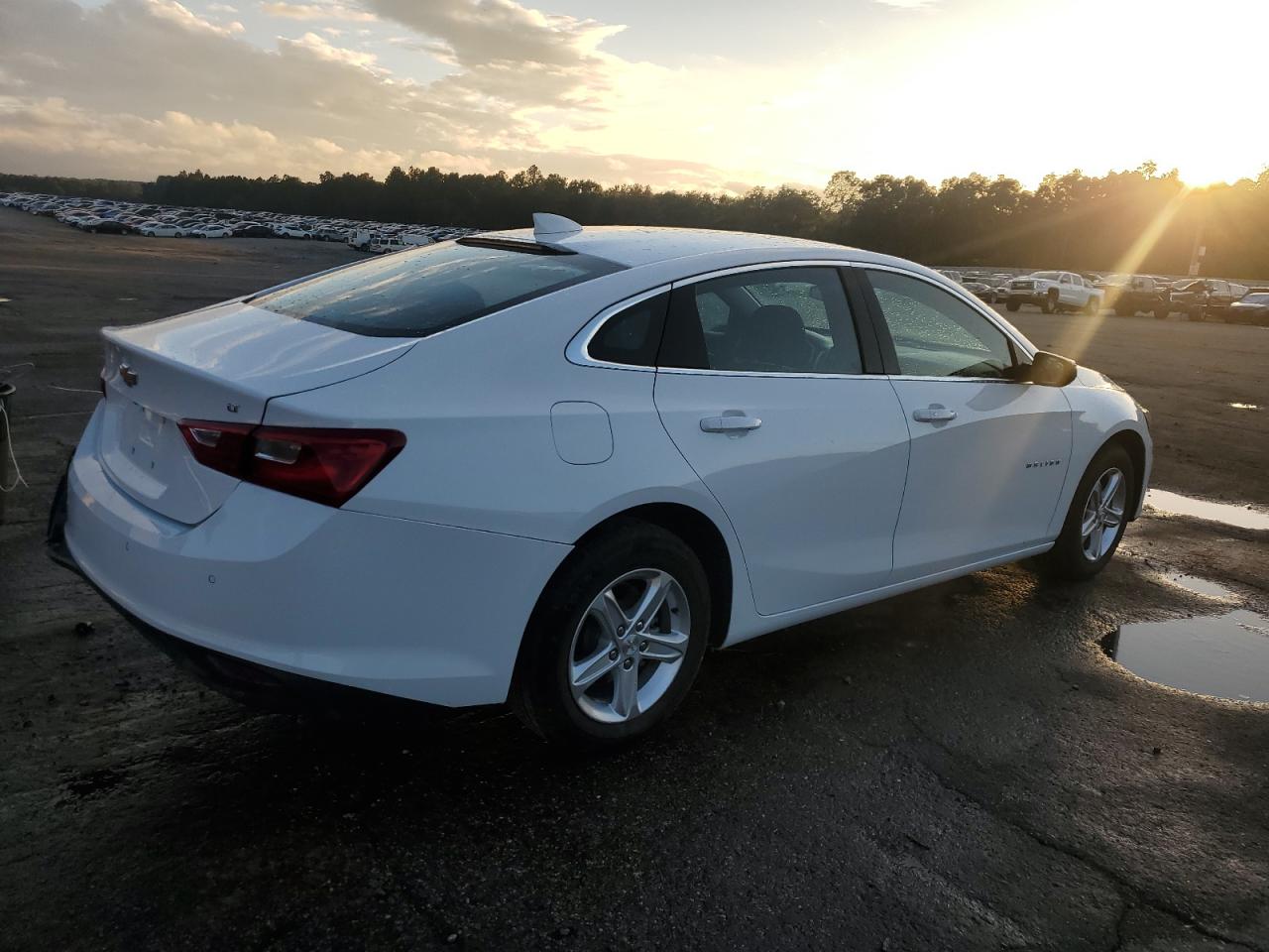 2024 CHEVROLET MALIBU photo 3
