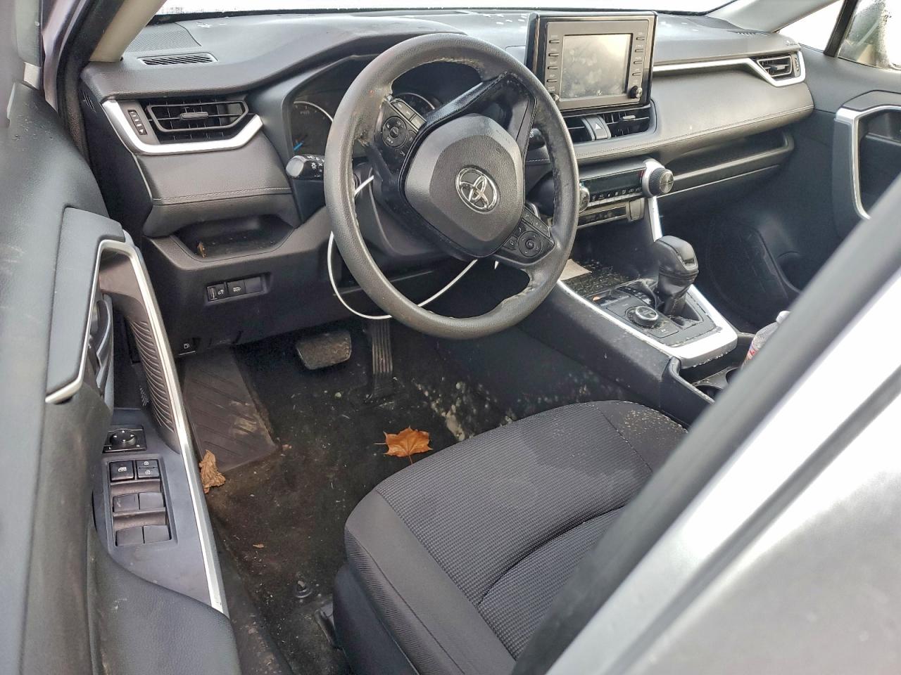2019 TOYOTA RAV4 LE photo 8