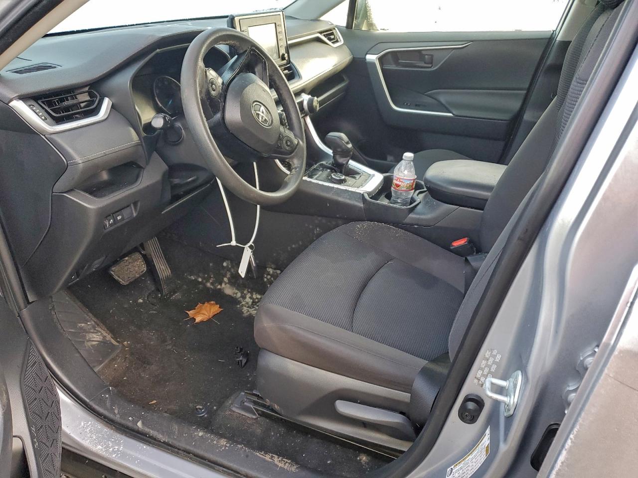 2019 TOYOTA RAV4 LE photo 7