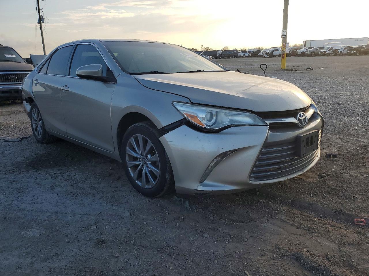 2017 TOYOTA CAMRY LE photo 4