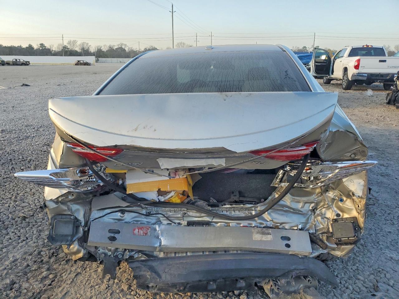 2017 TOYOTA CAMRY LE photo 6