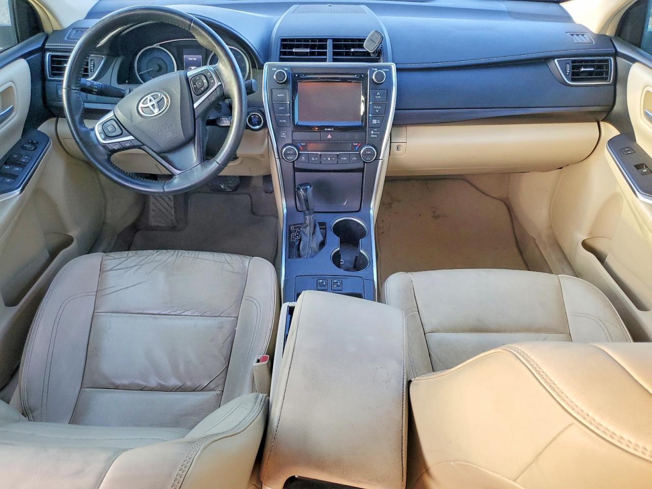 2017 TOYOTA CAMRY LE photo 8