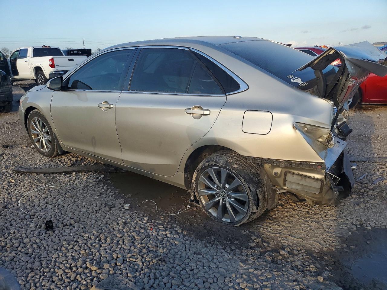 2017 TOYOTA CAMRY LE photo 2