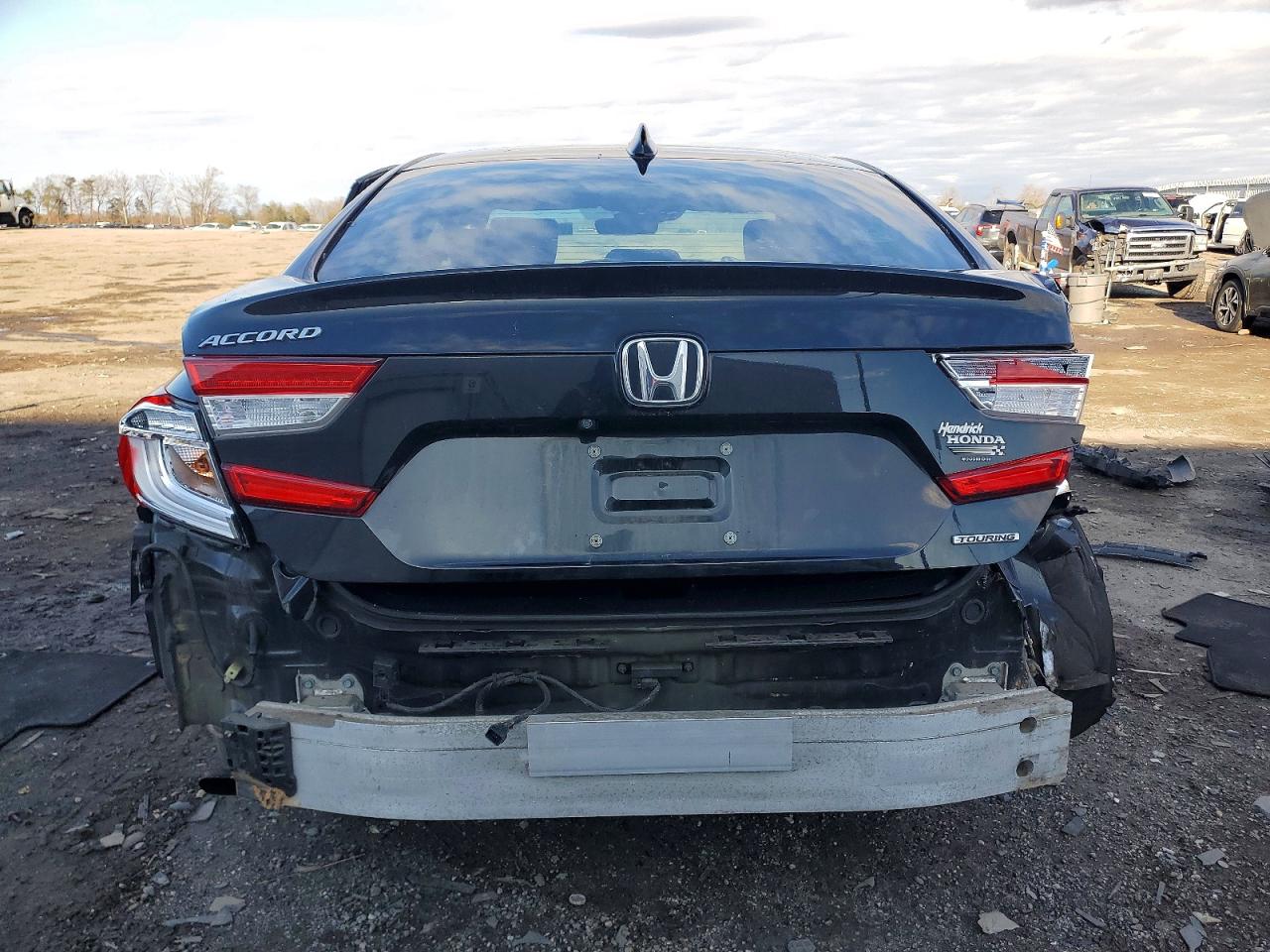 2018 HONDA ACCORD TOURING photo 6