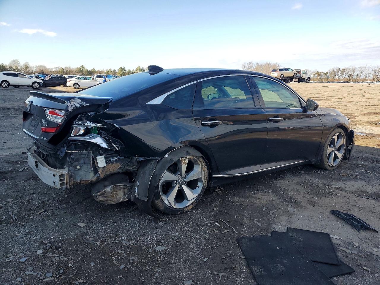 2018 HONDA ACCORD TOURING photo 3