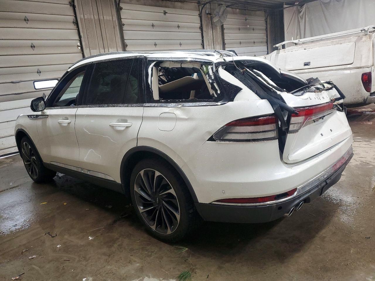 2021 LINCOLN AVIATOR RESERVE photo 2