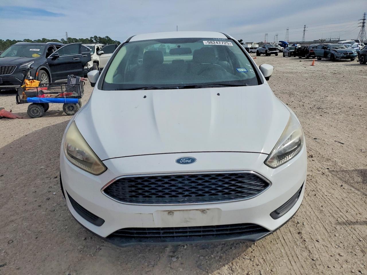 2017 FORD FOCUS SE photo 9
