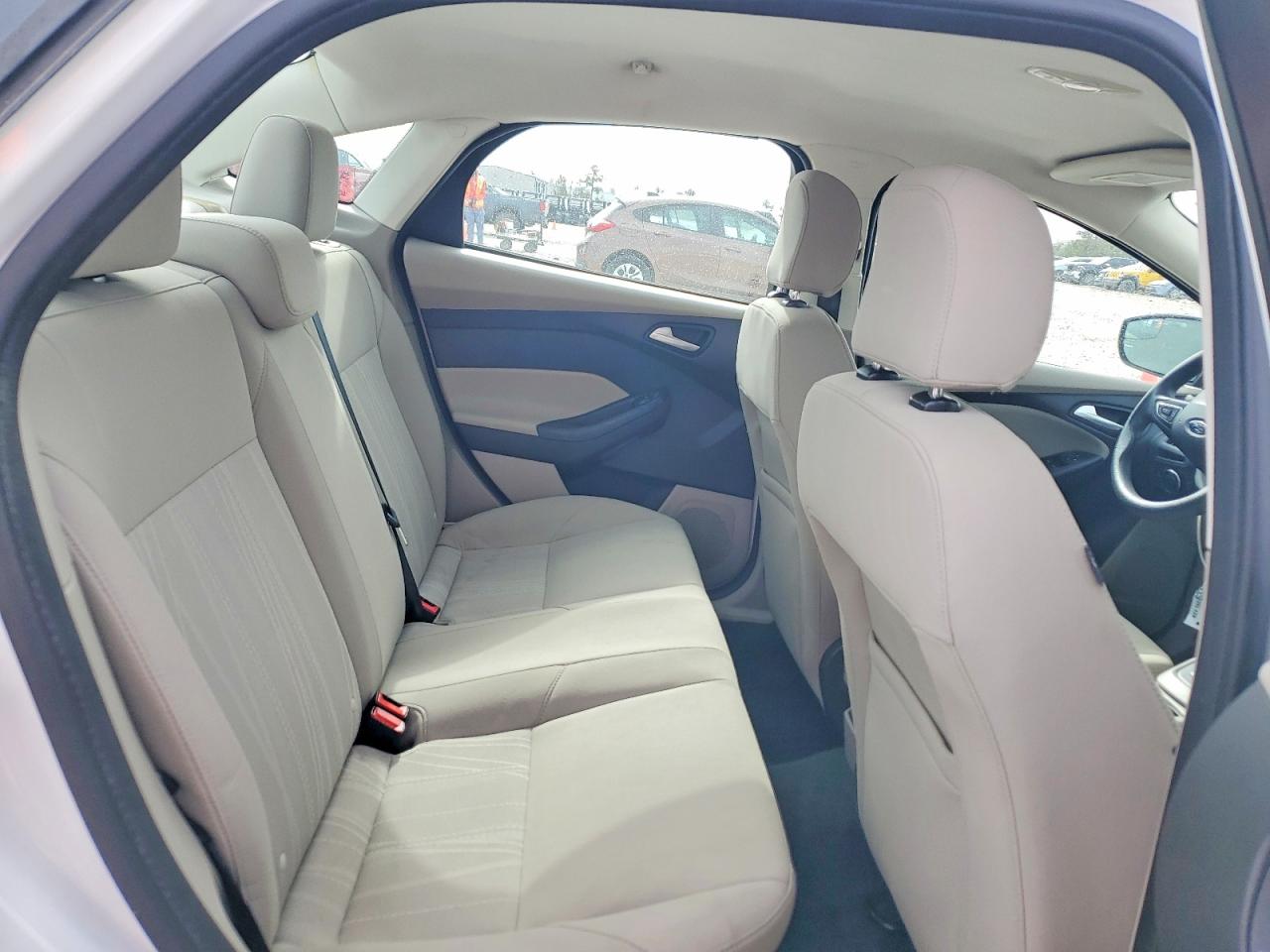2017 FORD FOCUS SE photo 19