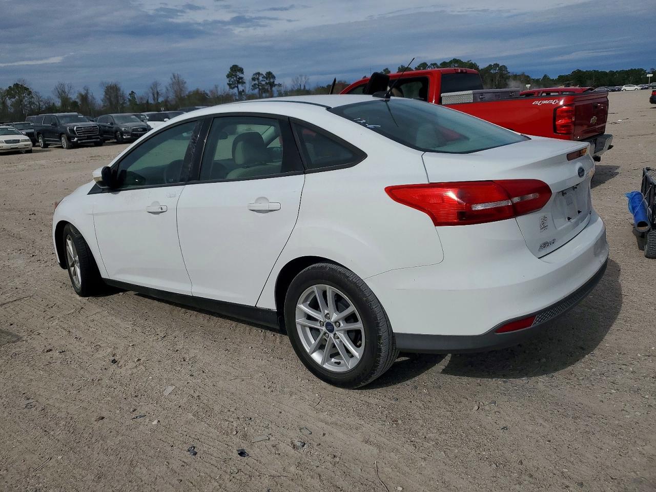 2017 FORD FOCUS SE photo 3