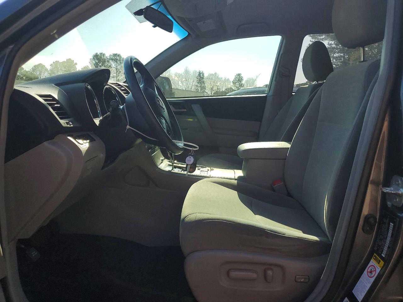 2013 TOYOTA HIGHLANDER BASE photo 7