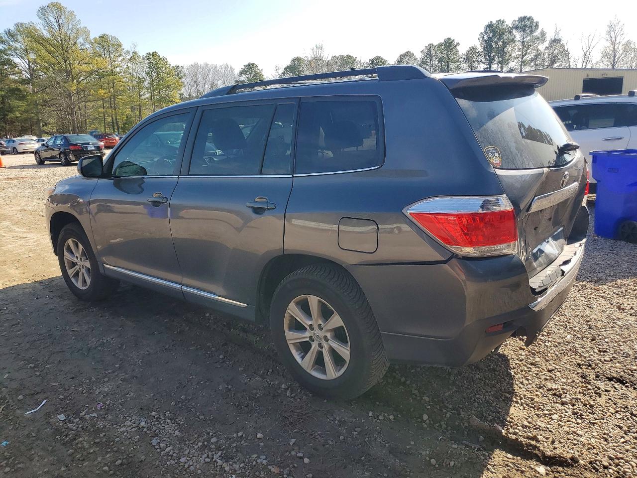 2013 TOYOTA HIGHLANDER BASE photo 2