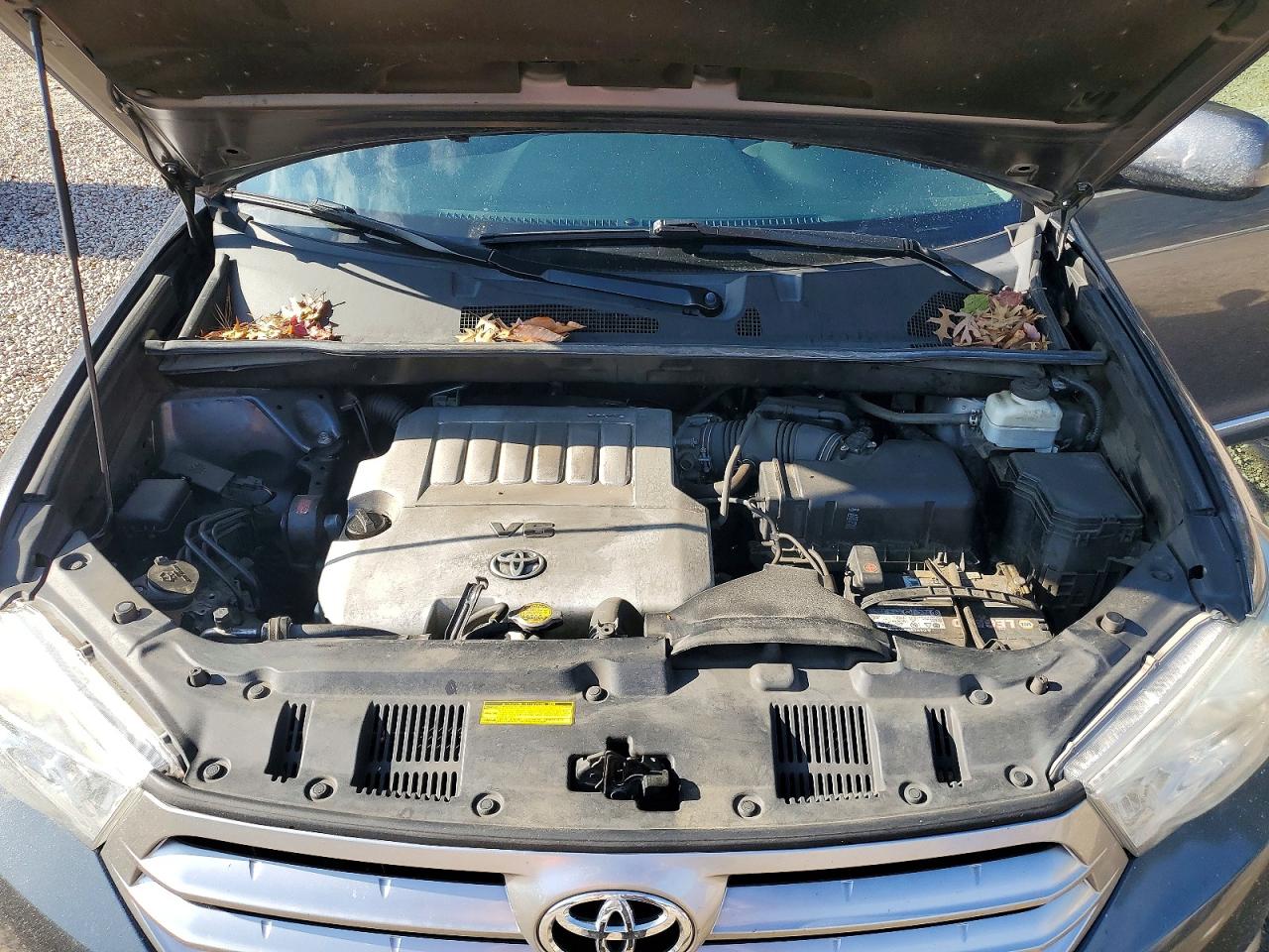 2013 TOYOTA HIGHLANDER BASE photo 11