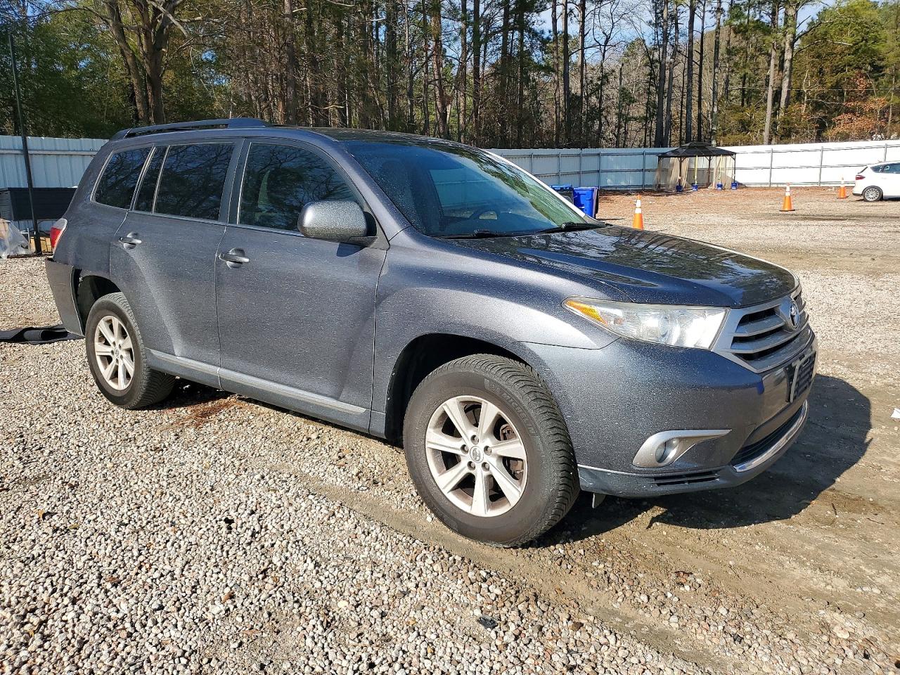 2013 TOYOTA HIGHLANDER BASE photo 4
