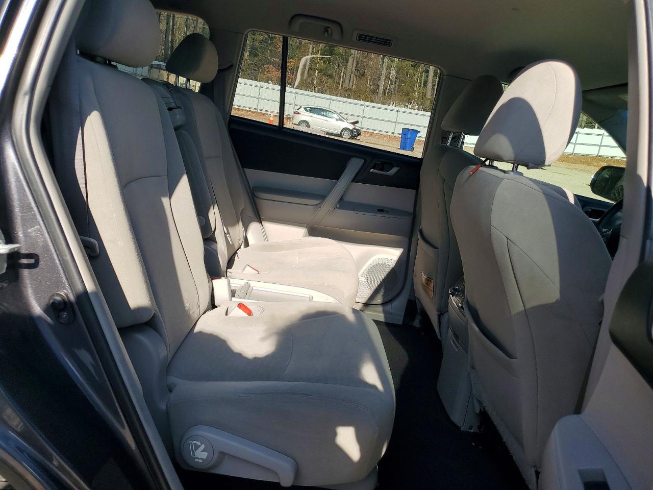 2013 TOYOTA HIGHLANDER BASE photo 10