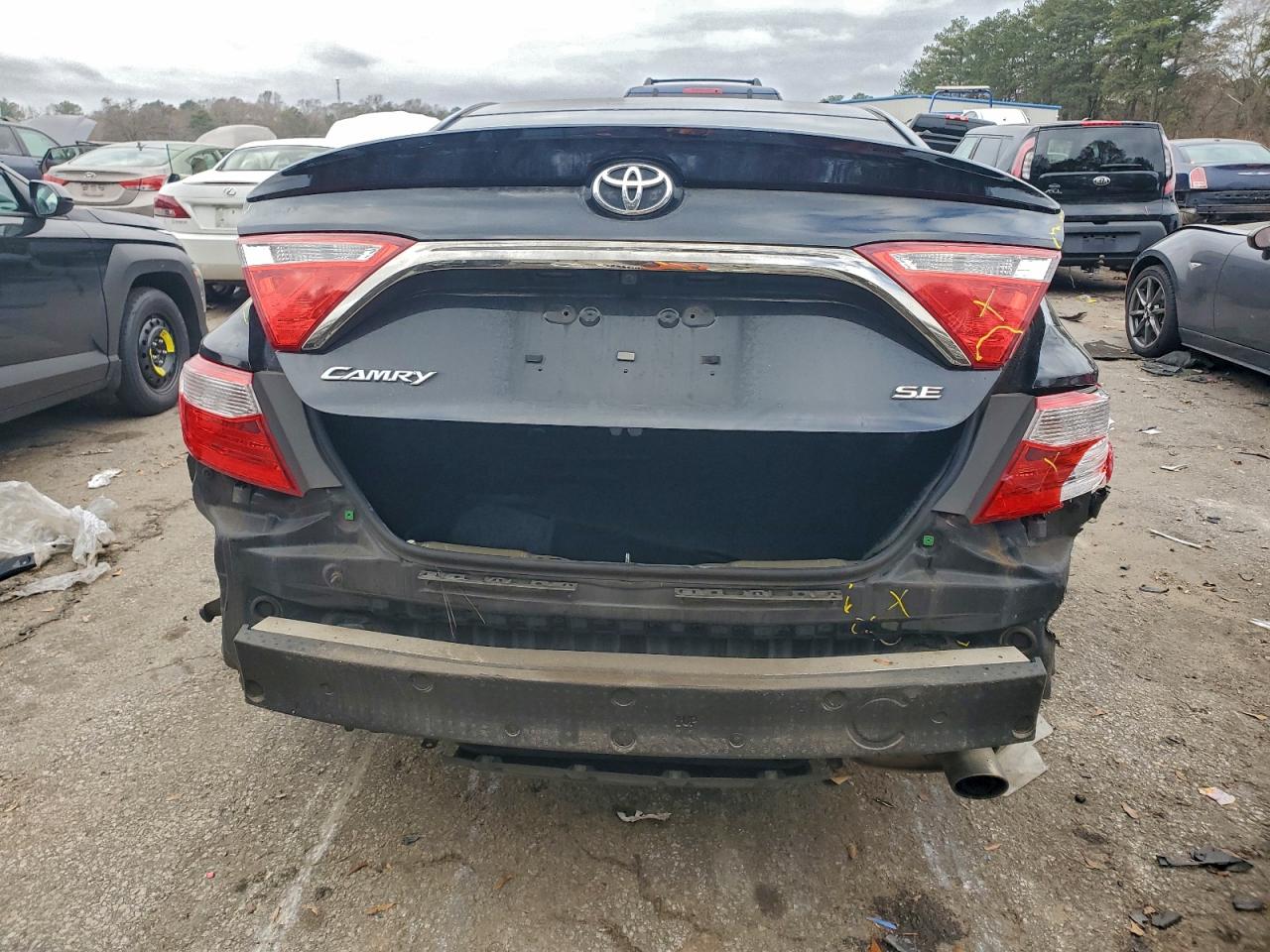 2016 TOYOTA CAMRY LE photo 6