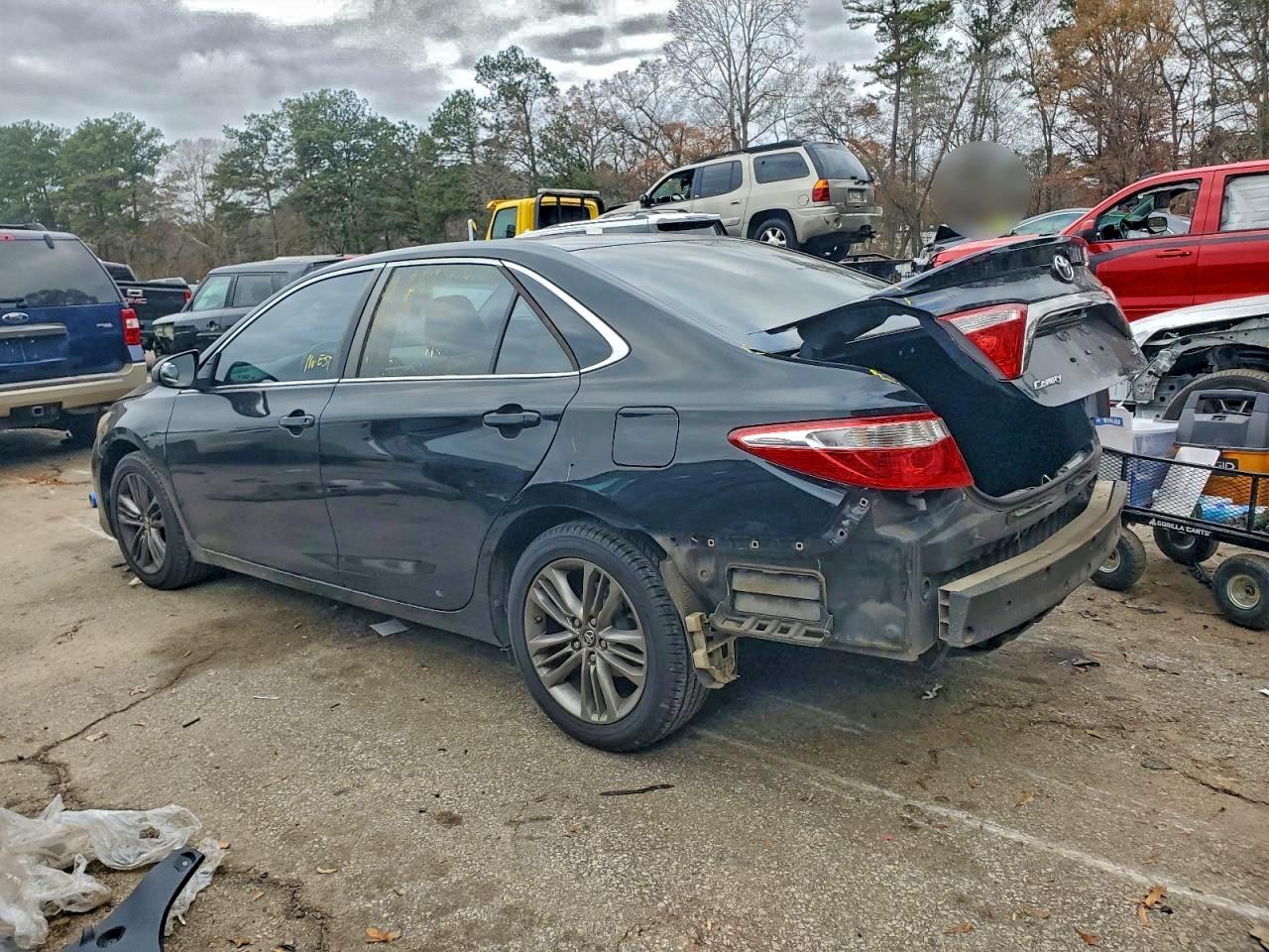 2016 TOYOTA CAMRY LE photo 2