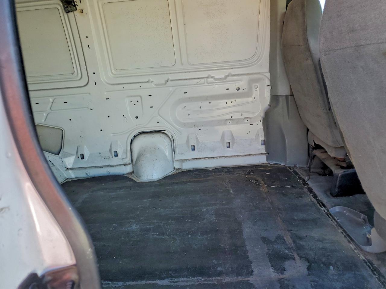 2005 FORD ECONOLINE E150 VAN photo 11