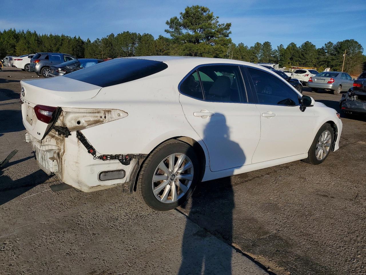 2018 TOYOTA CAMRY L photo 3