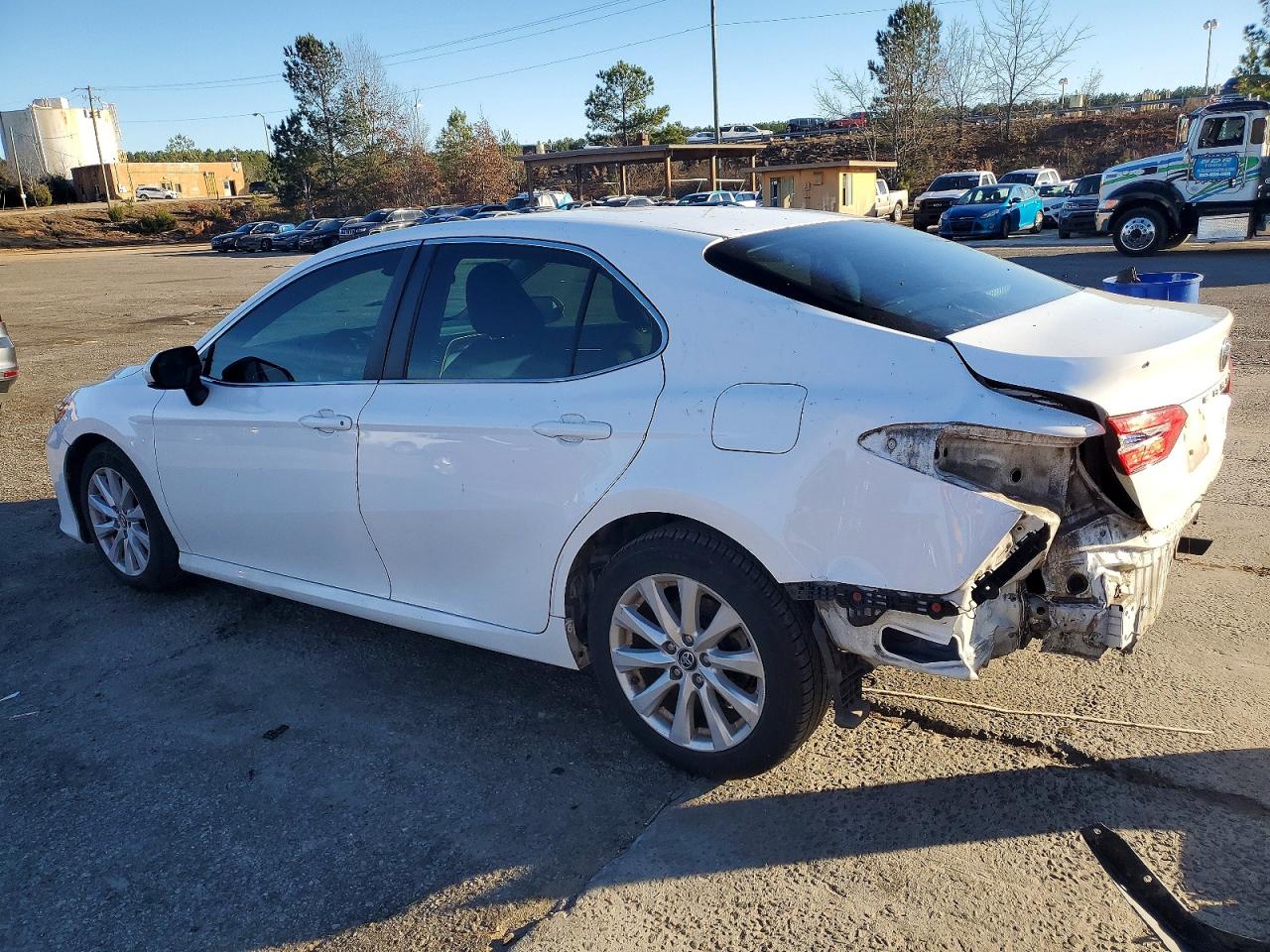 2018 TOYOTA CAMRY L photo 2