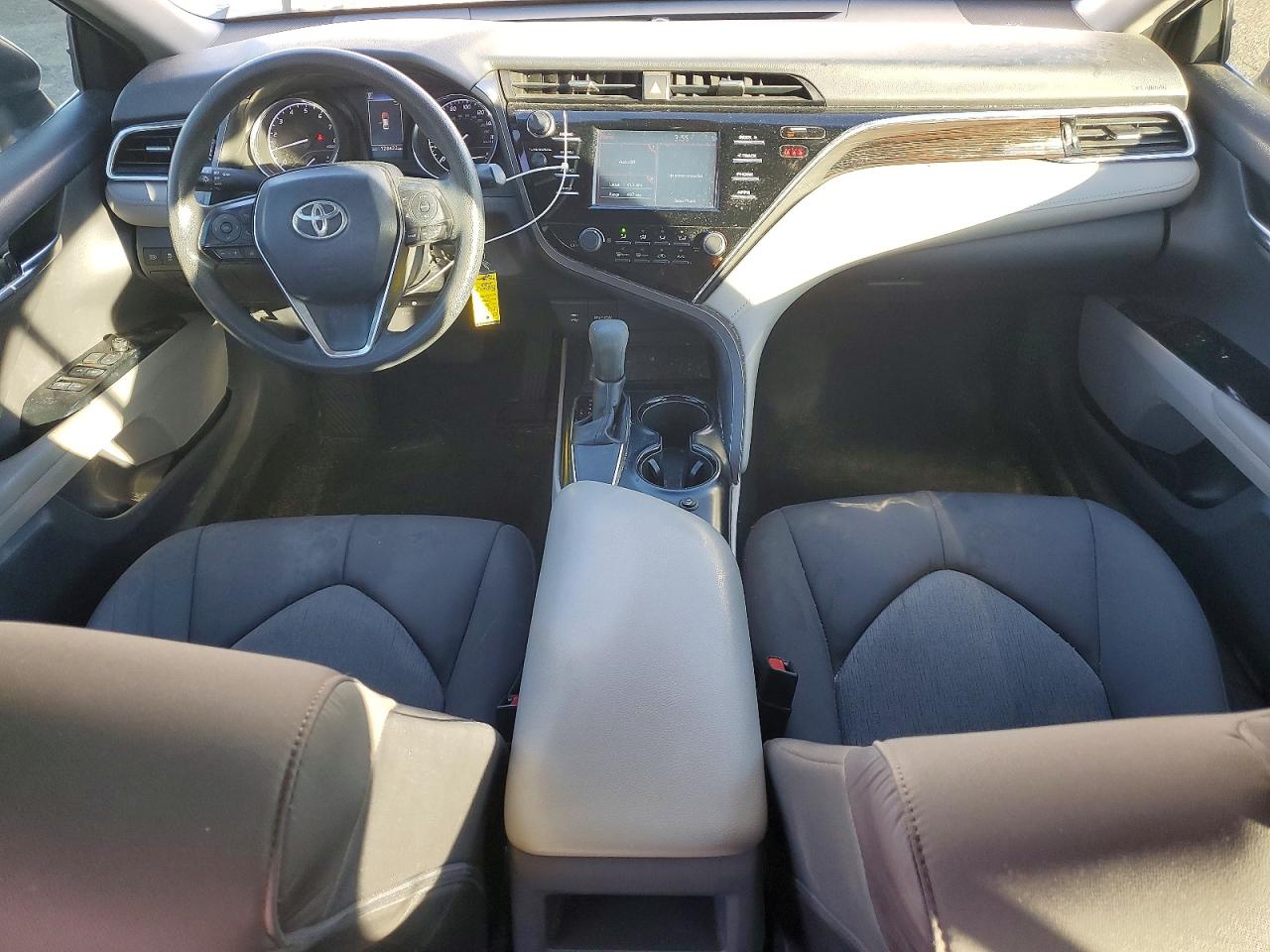 2018 TOYOTA CAMRY L photo 8