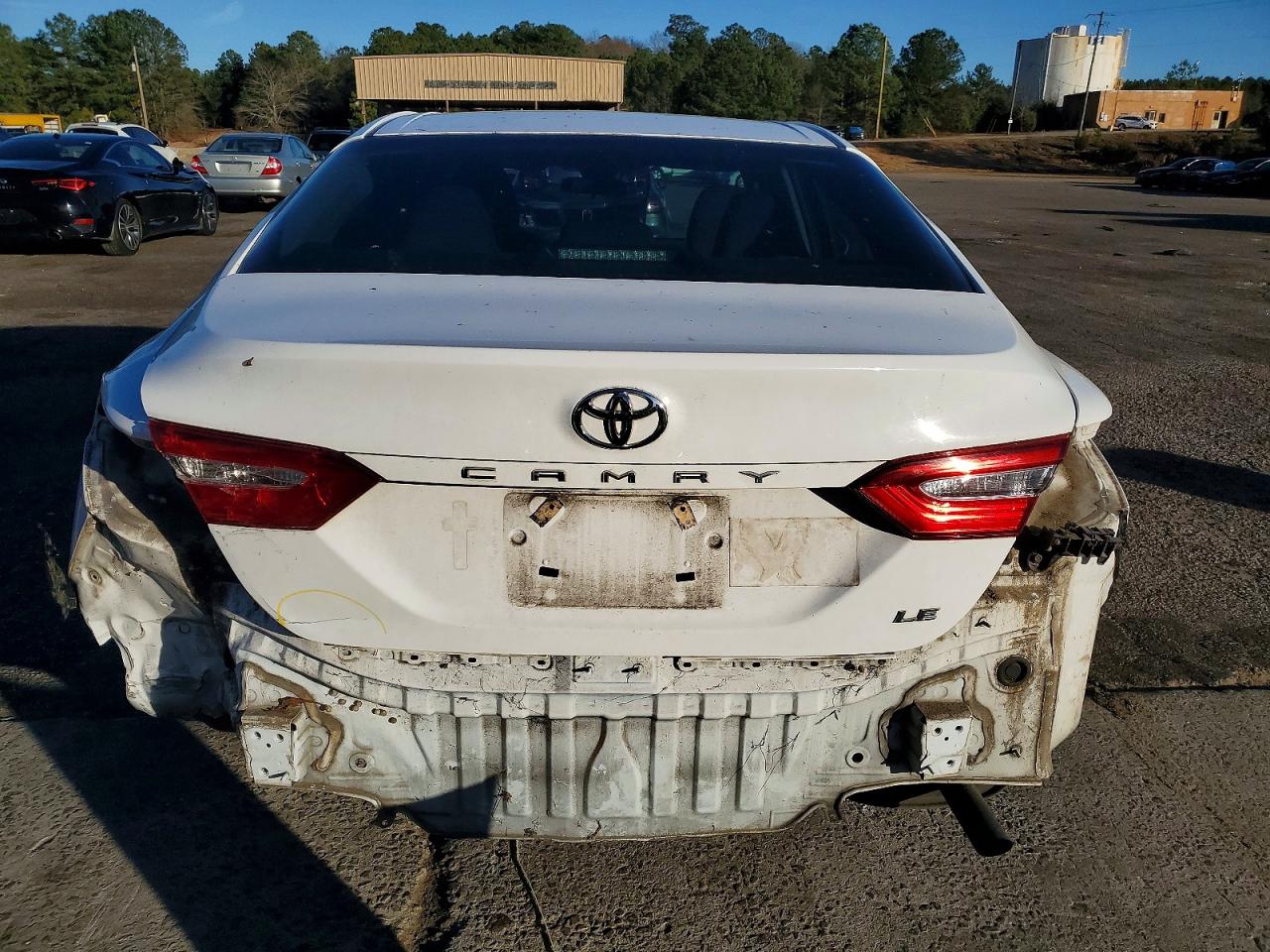 2018 TOYOTA CAMRY L photo 6
