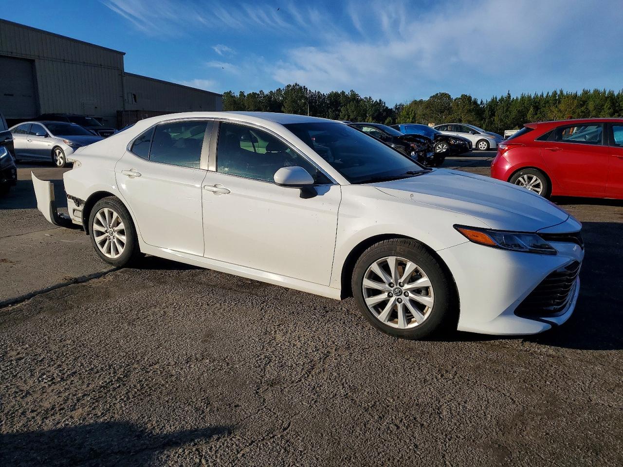 2018 TOYOTA CAMRY L photo 4