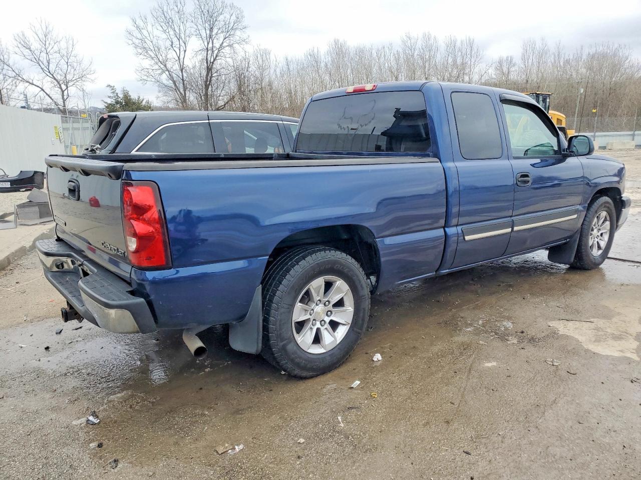 2004 CHEVROLET SILVERADO C1500 photo 3