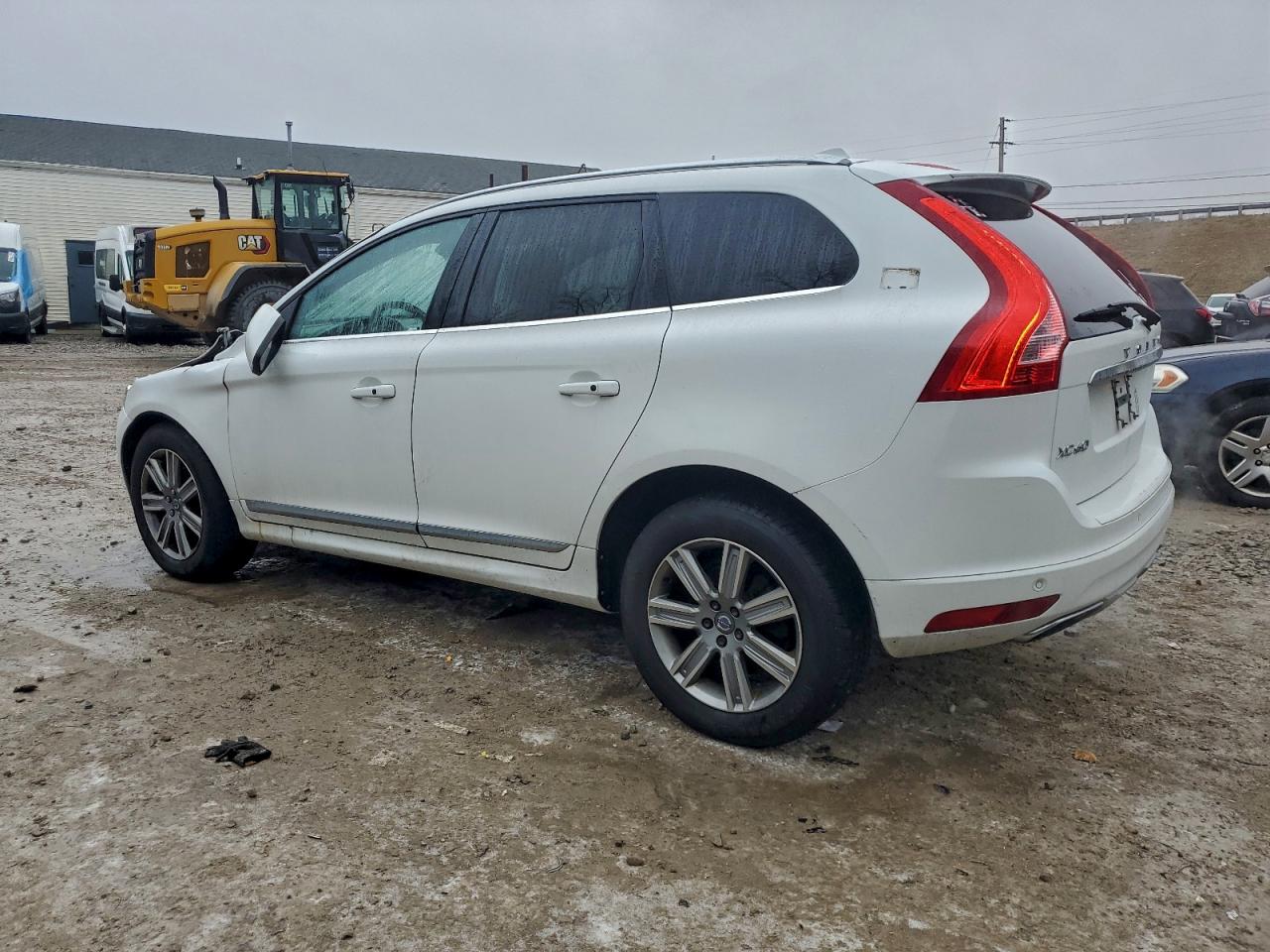 2017 VOLVO XC60 T5 INSCRIPTION photo 2